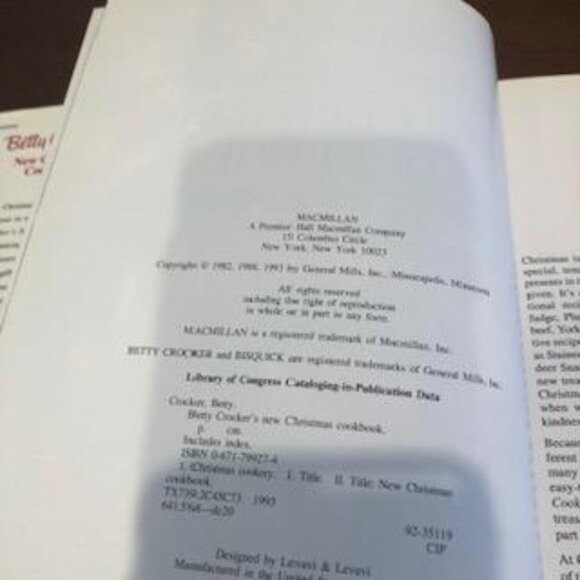 Betty Crocker’s New Christmas Cookbook Hardcover Book Pre-Owned. - Picture 8 of 16